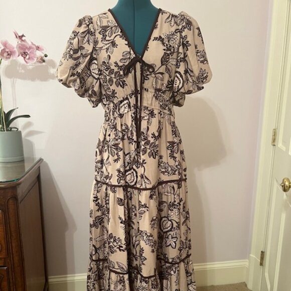 Pretty three-tiered Dress - Picture 1 of 8